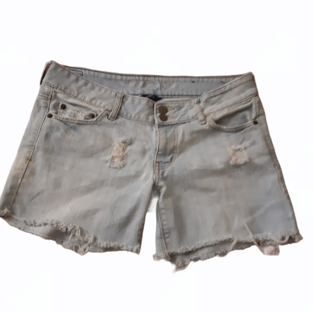 American Eagle Light Wash Distressed Raw Hem Short